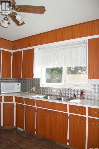 1239 Caribou Street W, Moose Jaw, SK - Indoor Photo Showing Kitchen With Double Sink