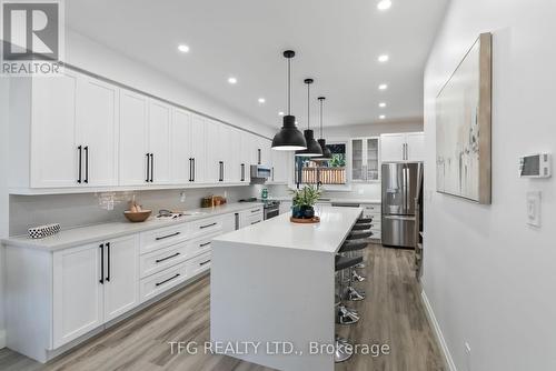 6 Meadowview Boulevard, Clarington (Bowmanville), ON - Indoor Photo Showing Kitchen With Upgraded Kitchen