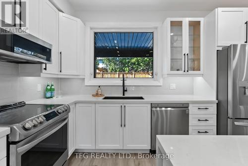 6 Meadowview Boulevard, Clarington (Bowmanville), ON - Indoor Photo Showing Kitchen With Upgraded Kitchen