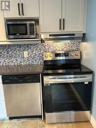 10 - 253 Taylor Street, London, ON - Indoor Photo Showing Kitchen With Upgraded Kitchen