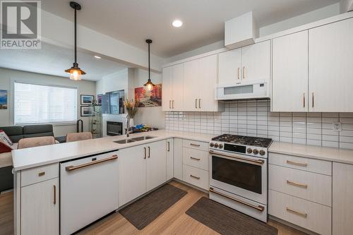 309 4274 22Nd Avenue, Prince George, BC - Indoor Photo Showing Kitchen With Double Sink With Upgraded Kitchen