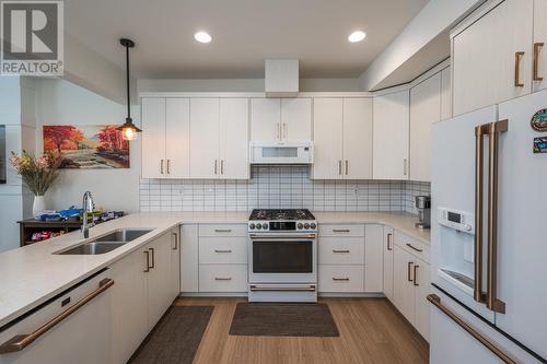 309 4274 22Nd Avenue, Prince George, BC - Indoor Photo Showing Kitchen With Double Sink With Upgraded Kitchen