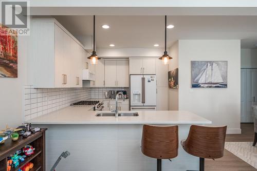 309 4274 22Nd Avenue, Prince George, BC - Indoor Photo Showing Kitchen With Double Sink