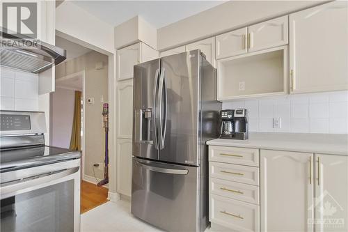 Kitchen - 117 Locheland Crescent, Ottawa, ON - Indoor Photo Showing Kitchen