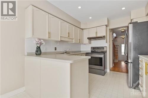 Kitchen with Eat-in Area - 117 Locheland Crescent, Ottawa, ON - Indoor Photo Showing Kitchen