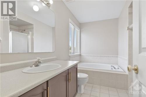 En-suite - 117 Locheland Crescent, Ottawa, ON - Indoor Photo Showing Bathroom