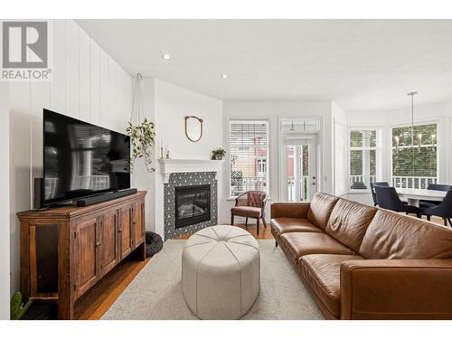 380 Providence Avenue Unit# 9, Kelowna, BC - Indoor Photo Showing Living Room With Fireplace