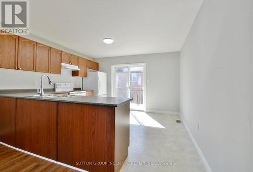 4 Shalom Way, Barrie (Painswick South), ON - Indoor Photo Showing Kitchen