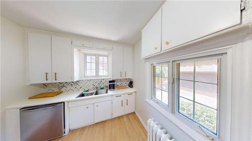 Kitchen - 5953 Carlton Avenue, Niagara Falls, ON - Indoor Photo Showing Kitchen