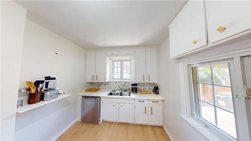 Kitchen - 5953 Carlton Avenue, Niagara Falls, ON - Indoor Photo Showing Kitchen With Double Sink