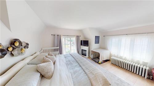 Primary Bedroom - 5953 Carlton Avenue, Niagara Falls, ON - Indoor Photo Showing Bedroom