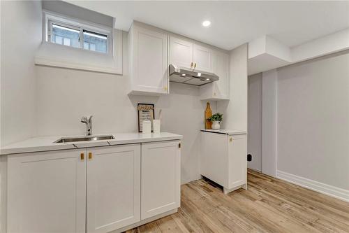 117 Freedom Crescent, Hamilton, ON - Indoor Photo Showing Kitchen