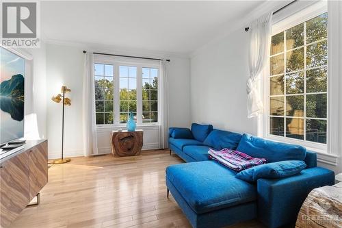 6131 Pebblewoods Drive, Greely, ON - Indoor Photo Showing Living Room