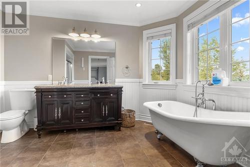 6131 Pebblewoods Drive, Greely, ON - Indoor Photo Showing Bathroom