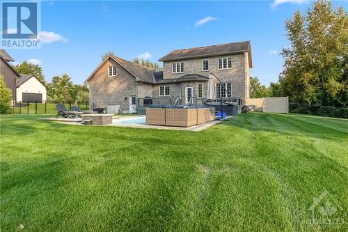 6131 Pebblewoods Drive, Greely, ON - Outdoor With Backyard