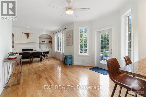 6131 Pebblewoods Drive, Ottawa, ON - Indoor Photo Showing Dining Room