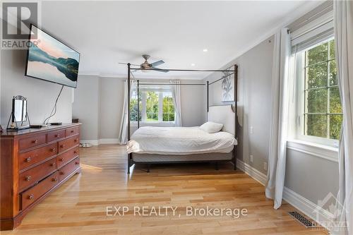 6131 Pebblewoods Drive, Ottawa, ON - Indoor Photo Showing Bedroom