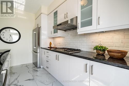 51 Conarty Crescent, Whitby, ON - Indoor Photo Showing Kitchen With Upgraded Kitchen