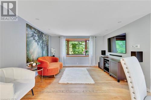 99 River Road, Brampton (Huttonville), ON - Indoor Photo Showing Living Room