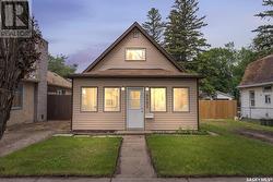 1305 C AVENUE N  Saskatoon, SK S7L 1K7