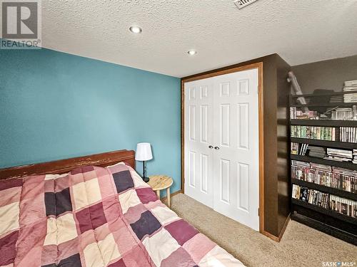 171 5Th Avenue Nw, Swift Current, SK - Indoor Photo Showing Bedroom