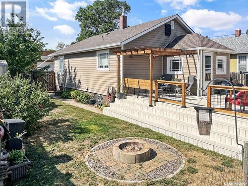 171 5Th Avenue Nw, Swift Current, SK - Outdoor With Deck Patio Veranda