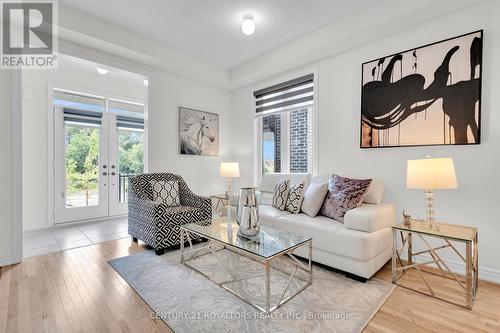 1308 Klondike Drive, Oshawa (Kedron), ON - Indoor Photo Showing Living Room