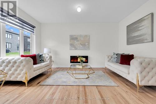 1308 Klondike Drive, Oshawa (Kedron), ON - Indoor Photo Showing Living Room