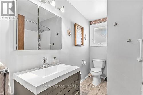 7563 Redhaven Crescent, Niagara Falls, ON - Indoor Photo Showing Bathroom