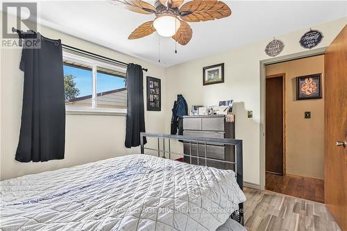 7563 Redhaven Crescent, Niagara Falls, ON - Indoor Photo Showing Bedroom