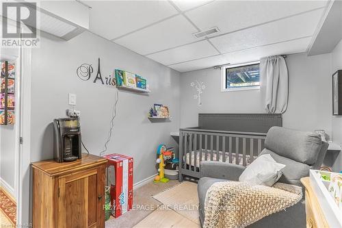 7563 Redhaven Crescent, Niagara Falls, ON - Indoor Photo Showing Other Room