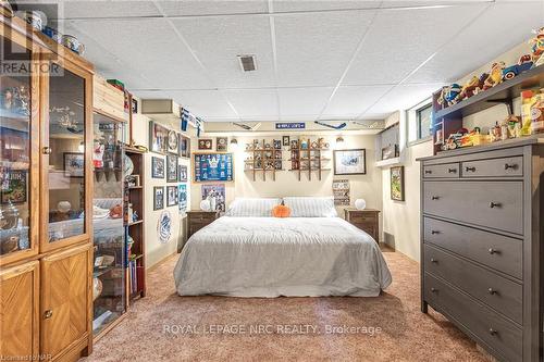 7563 Redhaven Crescent, Niagara Falls, ON - Indoor Photo Showing Bedroom