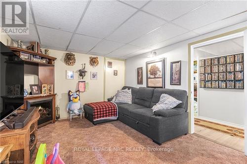 7563 Redhaven Crescent, Niagara Falls, ON - Indoor Photo Showing Living Room With Fireplace