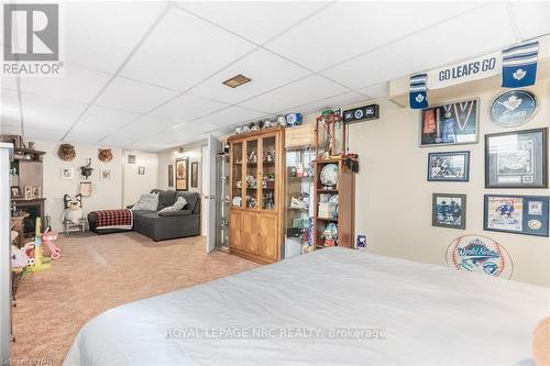 7563 Redhaven Crescent, Niagara Falls, ON - Indoor Photo Showing Bedroom