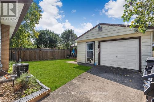 7563 Redhaven Crescent, Niagara Falls, ON - Outdoor