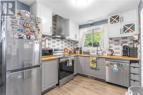 7563 Redhaven Crescent, Niagara Falls, ON - Indoor Photo Showing Kitchen