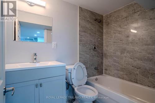 103 Churchill Street, Chatham-Kent (Chatham), ON - Indoor Photo Showing Bathroom