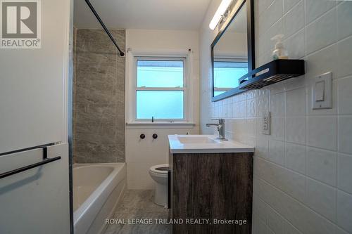 103 Churchill Street, Chatham-Kent (Chatham), ON - Indoor Photo Showing Bathroom