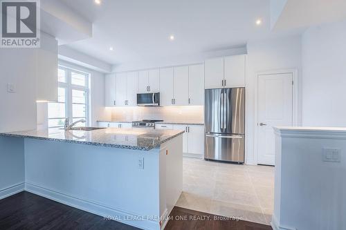 52 - 30 Lunar Crescent, Mississauga, ON - Indoor Photo Showing Kitchen With Upgraded Kitchen