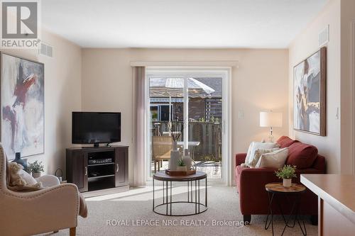 4 Avery Crescent, St. Catharines, ON - Indoor Photo Showing Living Room