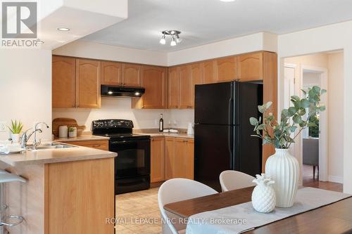 4 Avery Crescent, St. Catharines, ON - Indoor Photo Showing Kitchen With Double Sink