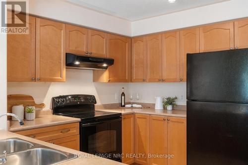 4 Avery Crescent, St. Catharines, ON - Indoor Photo Showing Kitchen With Double Sink