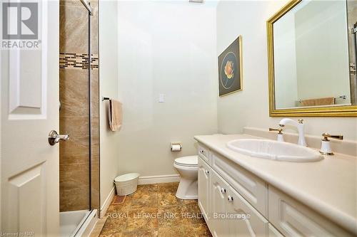 7 Scottdale Court, Pelham, ON - Indoor Photo Showing Bathroom