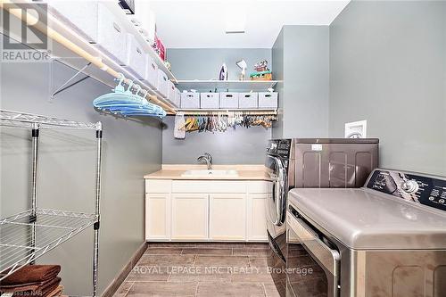 7 Scottdale Court, Pelham, ON - Indoor Photo Showing Laundry Room