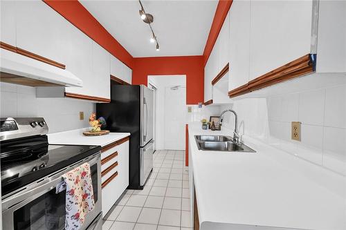 Bright and cheerful kitchen - 482 James Street N Unit# 203, Hamilton, ON - Indoor Photo Showing Kitchen With Double Sink