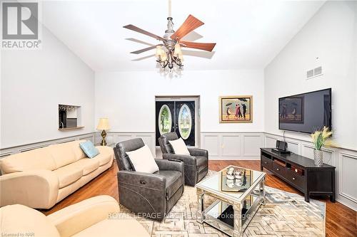 1 Alder Crescent, Pelham, ON - Indoor Photo Showing Living Room