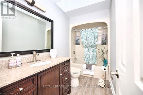 1 Alder Crescent, Pelham, ON - Indoor Photo Showing Bathroom