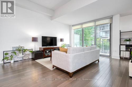 201 - 39 Queens Quay E, Toronto (Waterfront Communities), ON - Indoor Photo Showing Living Room