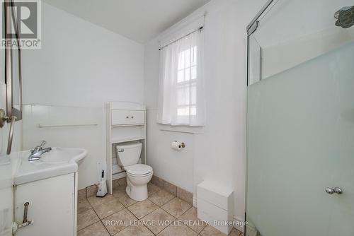 114 Erb Street W, Waterloo, ON - Indoor Photo Showing Bathroom