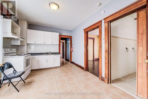 114 Erb Street W, Waterloo, ON - Indoor Photo Showing Kitchen